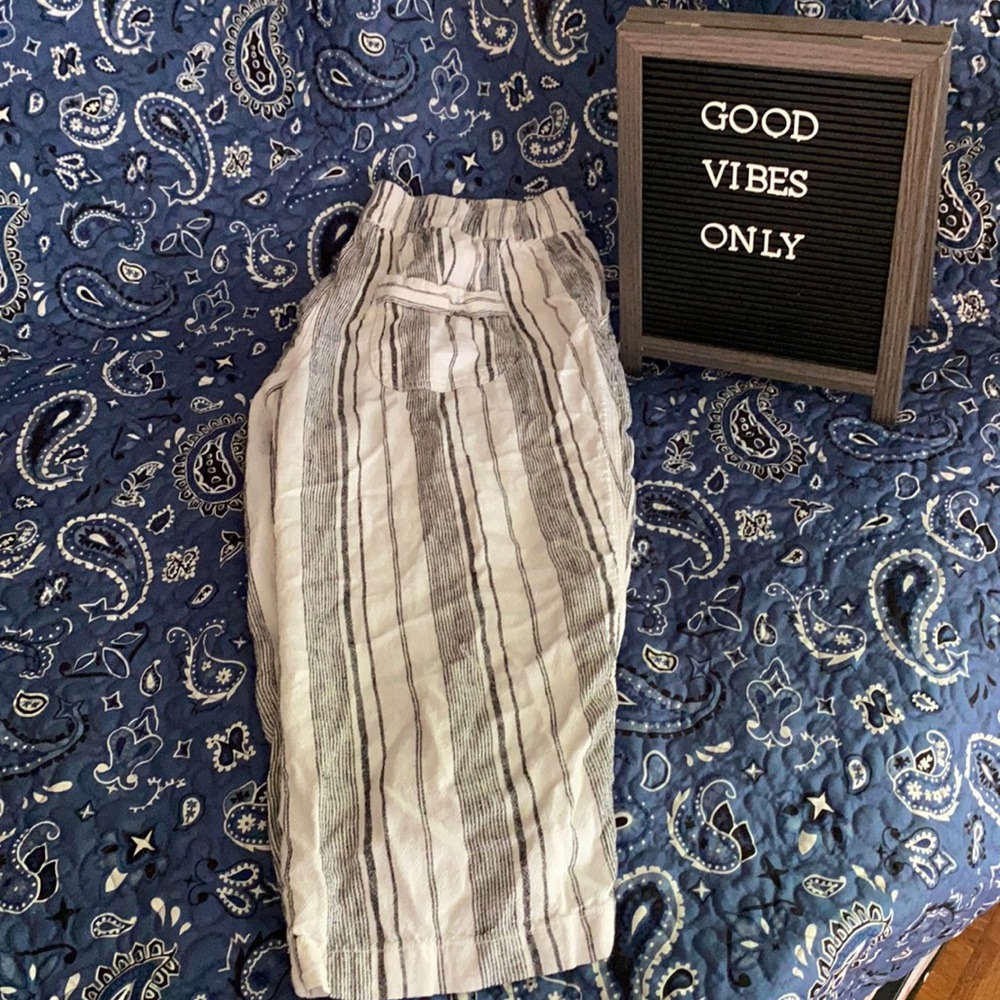 Black and white Capri pants